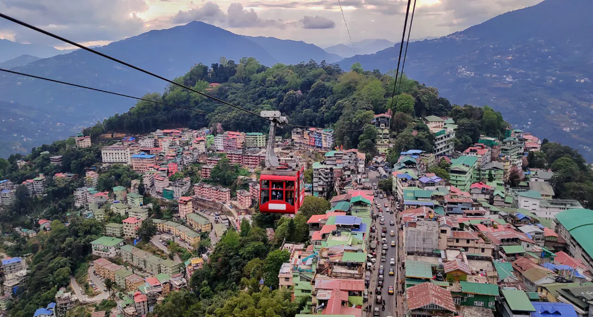 Arrival in the Queen of Hills